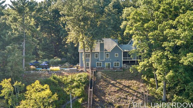 3293 Timberidge Trail, Saugatuck, MI 49453