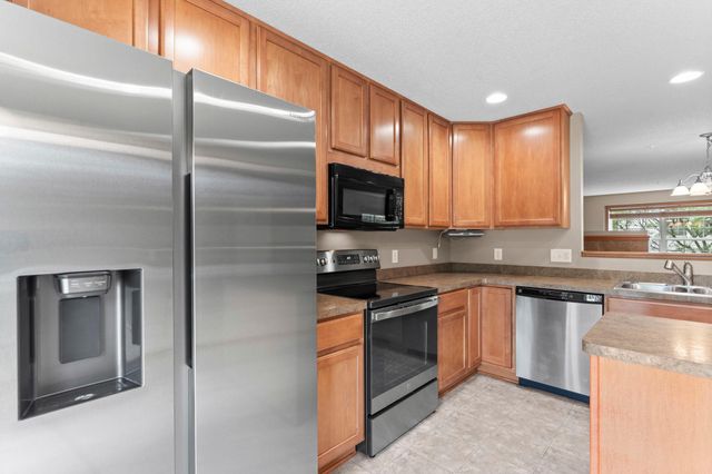 868 Ledgestone Drive, Mahtomedi, MN 55115