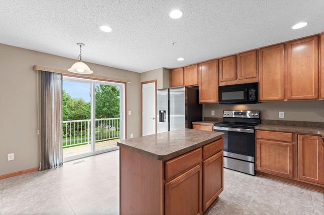 868 Ledgestone Drive, Mahtomedi, MN 55115