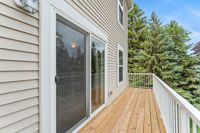 868 Ledgestone Drive, Mahtomedi, MN 55115