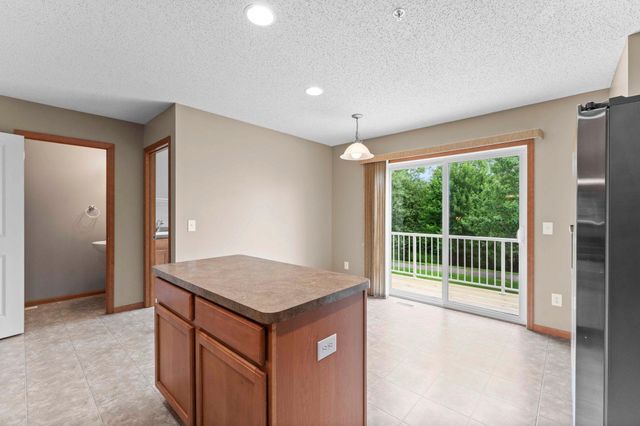 868 Ledgestone Drive, Mahtomedi, MN 55115