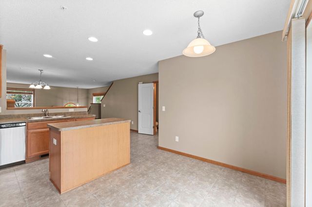868 Ledgestone Drive, Mahtomedi, MN 55115