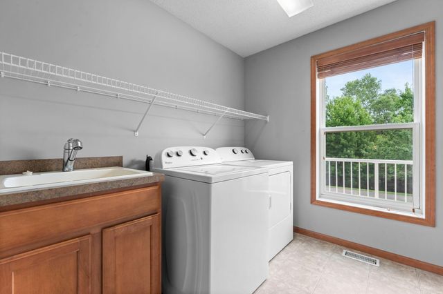 868 Ledgestone Drive, Mahtomedi, MN 55115