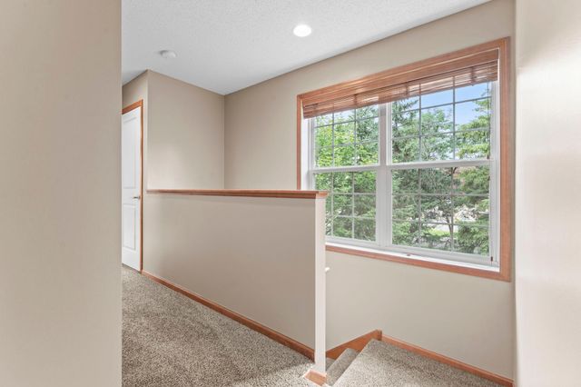 868 Ledgestone Drive, Mahtomedi, MN 55115