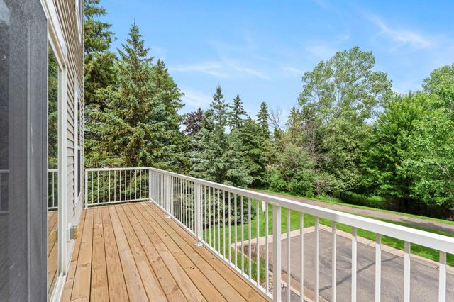 868 Ledgestone Drive, Mahtomedi, MN 55115