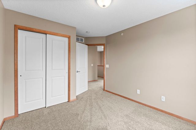 868 Ledgestone Drive, Mahtomedi, MN 55115