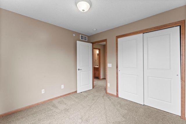 868 Ledgestone Drive, Mahtomedi, MN 55115