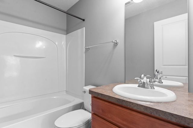 868 Ledgestone Drive, Mahtomedi, MN 55115