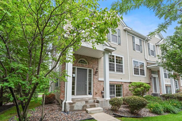 868 Ledgestone Drive, Mahtomedi, MN 55115