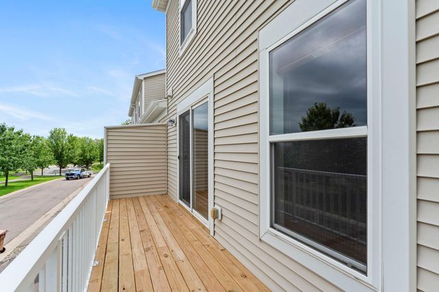868 Ledgestone Drive, Mahtomedi, MN 55115