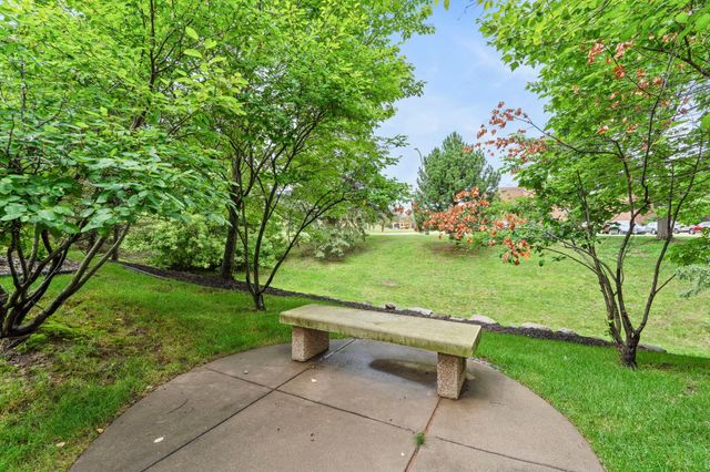 868 Ledgestone Drive, Mahtomedi, MN 55115