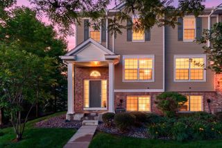 868 Ledgestone Drive, Mahtomedi, MN 55115