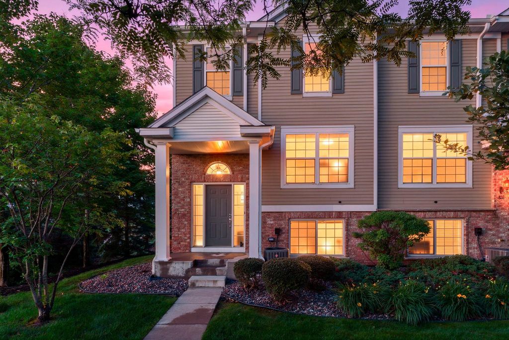 868 Ledgestone Drive, Mahtomedi, MN 55115