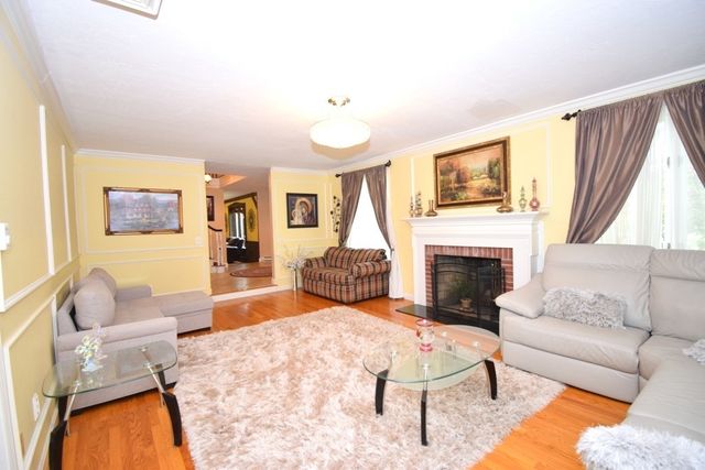 14 Colonial Drive, Shrewsbury, MA 01545