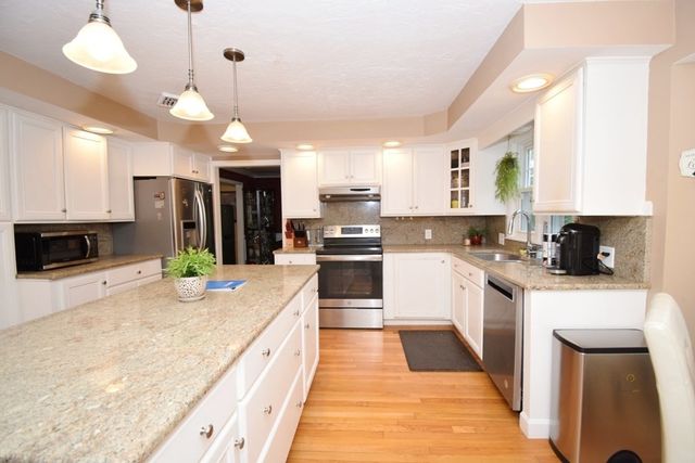 14 Colonial Drive, Shrewsbury, MA 01545