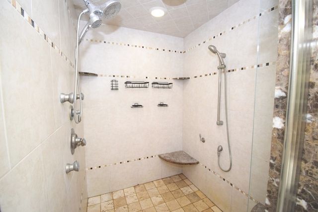 14 Colonial Drive, Shrewsbury, MA 01545
