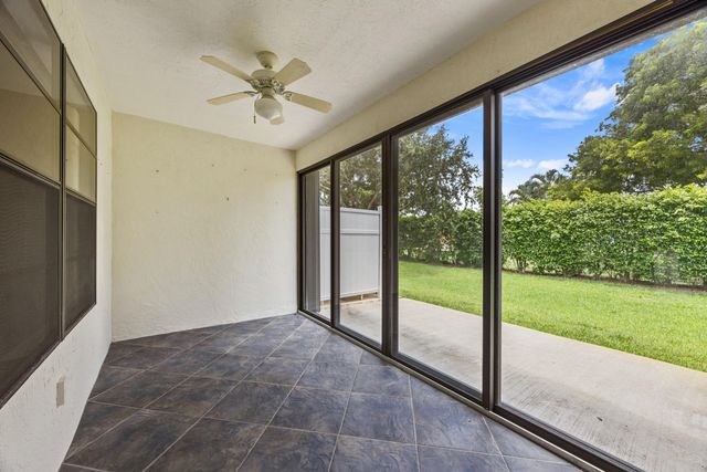 9 Ridge Pointe Drive D, Boynton Beach, FL 33435