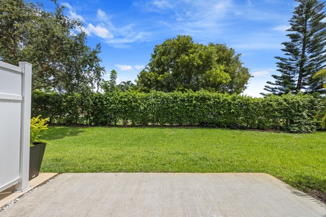 9 Ridge Pointe Drive D, Boynton Beach, FL 33435