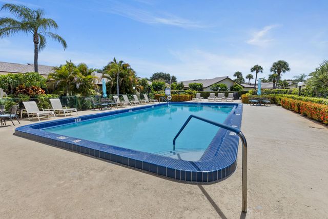9 Ridge Pointe Drive D, Boynton Beach, FL 33435