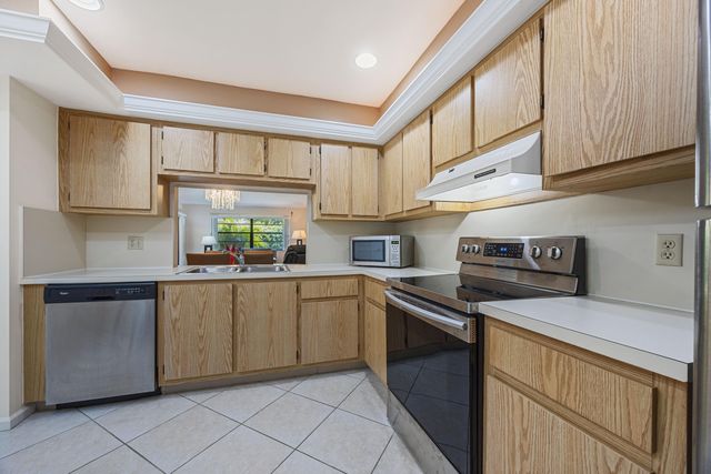 9 Ridge Pointe Drive D, Boynton Beach, FL 33435