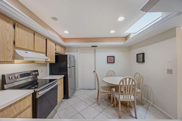 9 Ridge Pointe Drive D, Boynton Beach, FL 33435