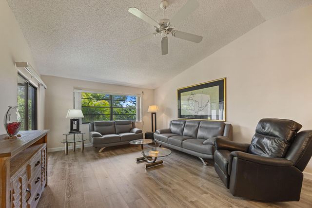 9 Ridge Pointe Drive D, Boynton Beach, FL 33435