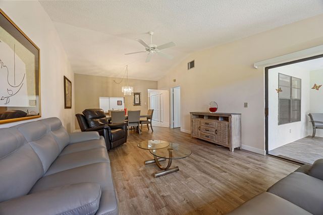 9 Ridge Pointe Drive D, Boynton Beach, FL 33435