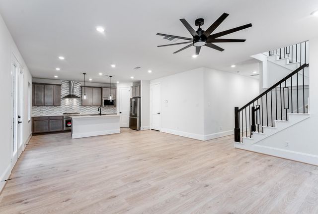 12018 Royal Oaks Banner Way, Houston, TX 77082