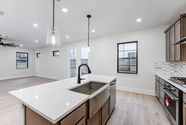 12018 Royal Oaks Banner Way, Houston, TX 77082