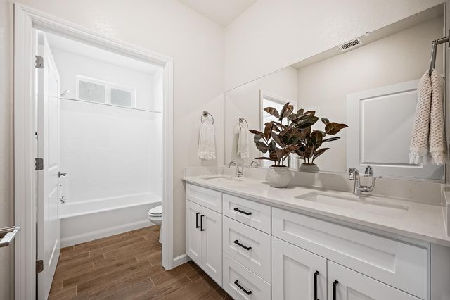 7138 W Ashcroft Avenue, Fresno, CA 93723