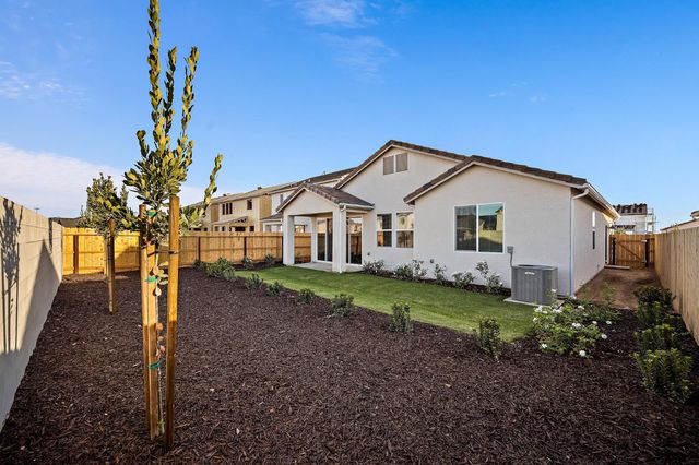 7138 W Ashcroft Avenue, Fresno, CA 93723