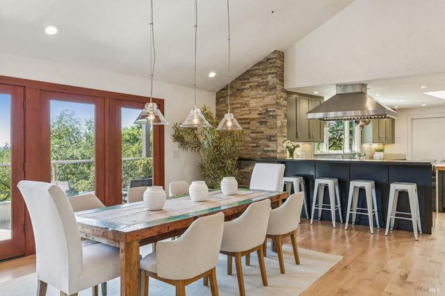 1884 Silverado Trl, Napa, CA 94558