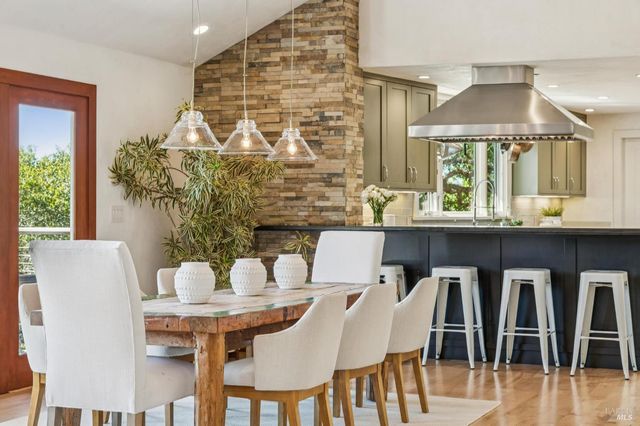 1884 Silverado Trl, Napa, CA 94558