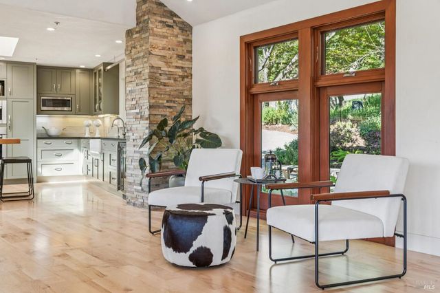 1884 Silverado Trl, Napa, CA 94558