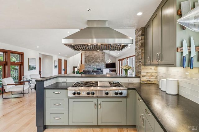 1884 Silverado Trl, Napa, CA 94558