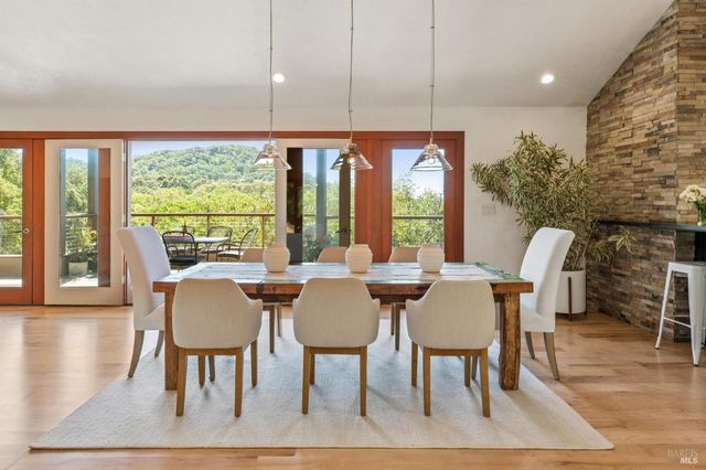 1884 Silverado Trl, Napa, CA 94558