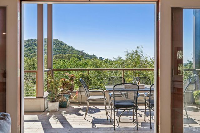 1884 Silverado Trl, Napa, CA 94558