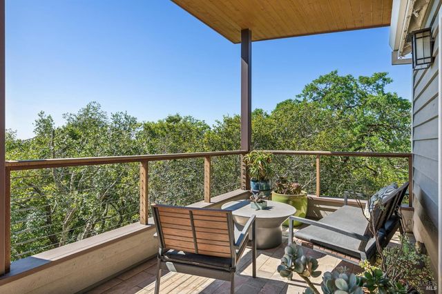 1884 Silverado Trl, Napa, CA 94558