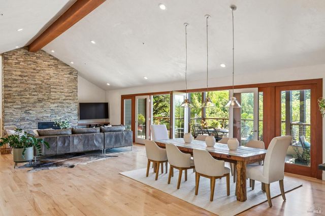 1884 Silverado Trl, Napa, CA 94558