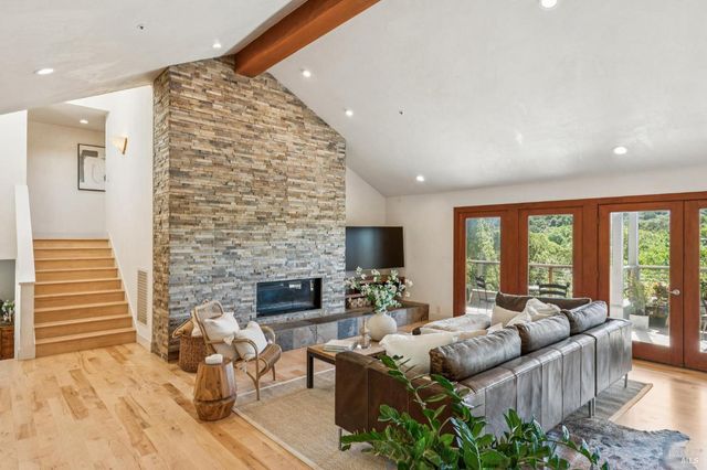 1884 Silverado Trl, Napa, CA 94558