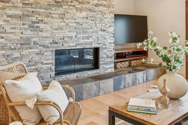 1884 Silverado Trl, Napa, CA 94558