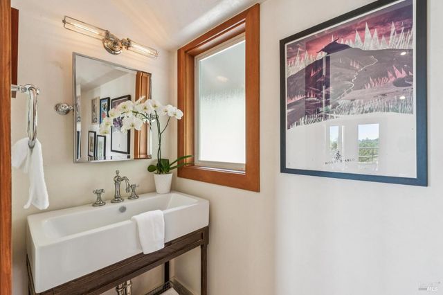 1884 Silverado Trl, Napa, CA 94558