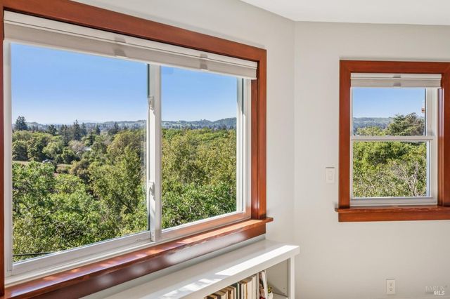 1884 Silverado Trl, Napa, CA 94558