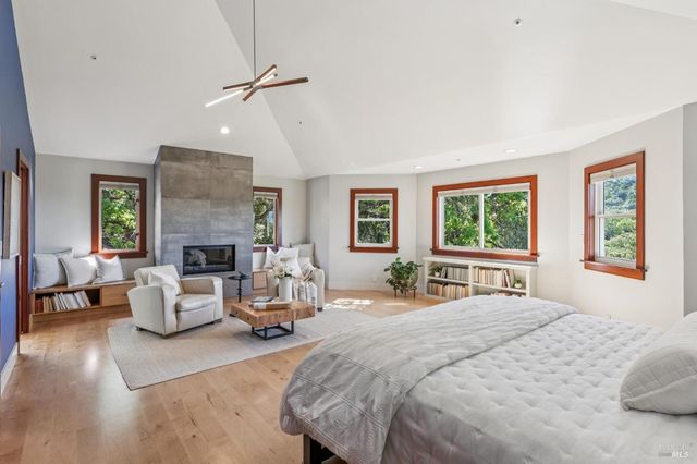 1884 Silverado Trl, Napa, CA 94558