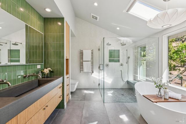 1884 Silverado Trl, Napa, CA 94558