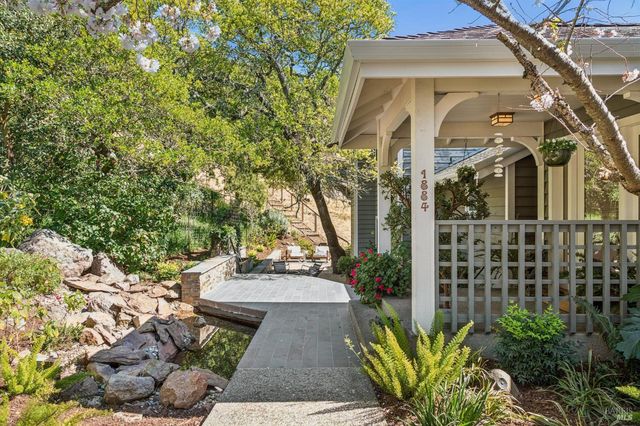 1884 Silverado Trl, Napa, CA 94558
