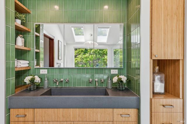 1884 Silverado Trl, Napa, CA 94558