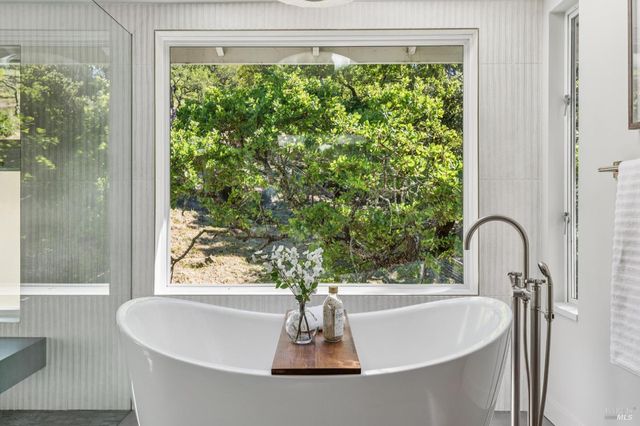 1884 Silverado Trl, Napa, CA 94558