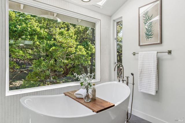 1884 Silverado Trl, Napa, CA 94558