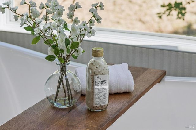 1884 Silverado Trl, Napa, CA 94558